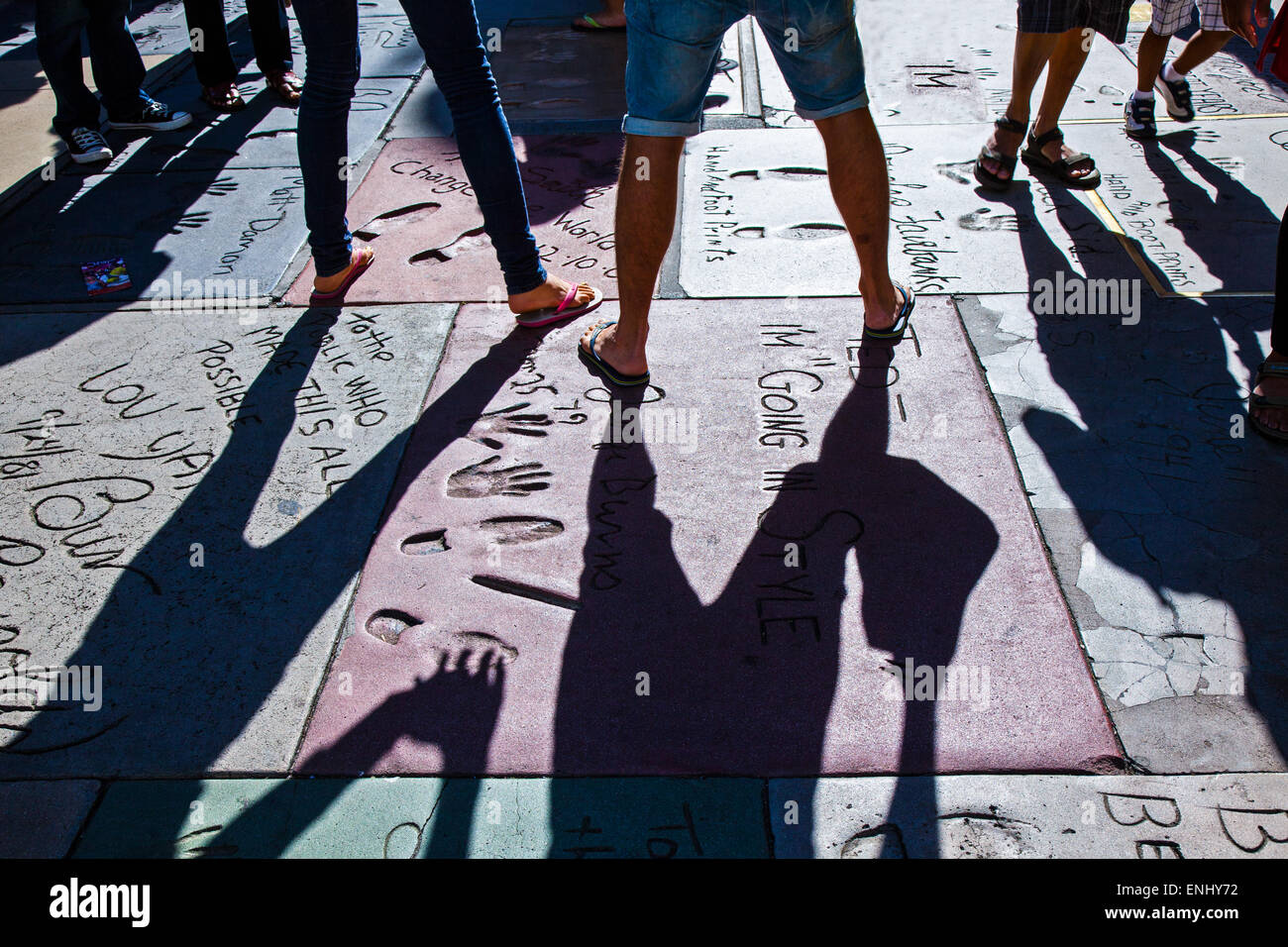 USA, California, Los Angeles, Hollywood, druckt hand und Fuß von Prominenten vor der Graumans Chinese Theatre Stockfoto