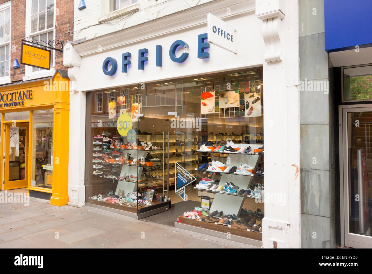 Büro Schuhe Shop in eine Hauptstraße Stockfoto