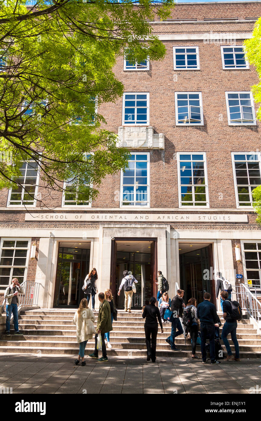 Studenten auf dem Campus an der SOAS, University of London, formal bekannt als der School of Oriental and African Studies Stockfoto