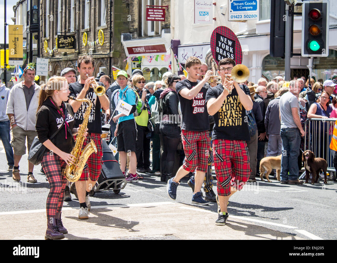 New York Brass Band nach der Tour de France durchführen. Skipton, Vereinigtes Königreich. Stockfoto