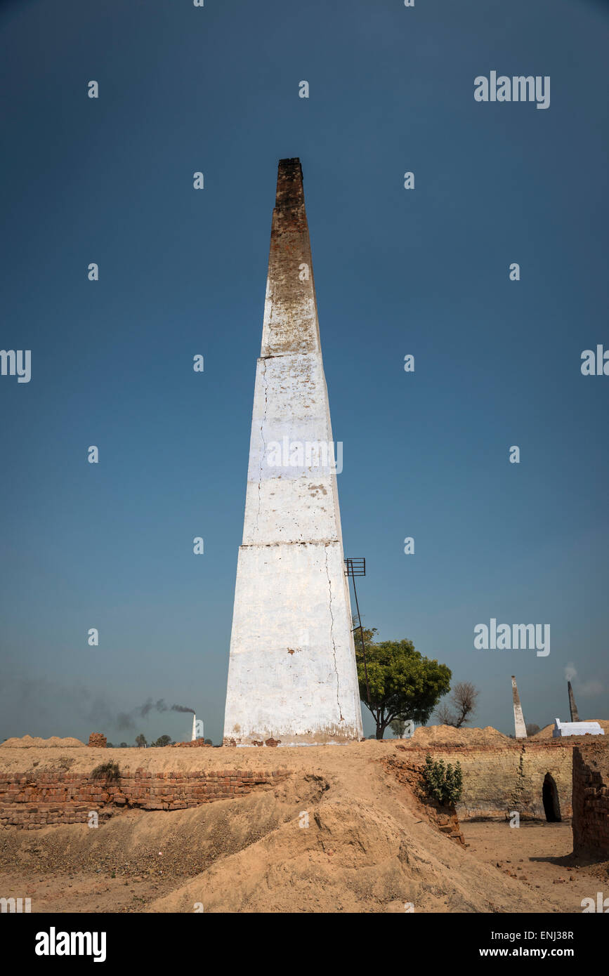 Schornstein auf einem Ziegelstein arbeitet in Uttar Pradesh, Indien Stockfoto