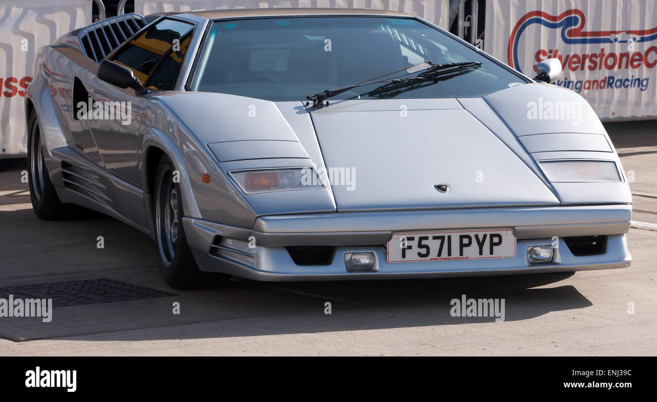 Blick auf einen Lamborghini Countach, im internationalen Fahrerlager, während die Silverstone Classic Medien Tag abgestellt. Stockfoto