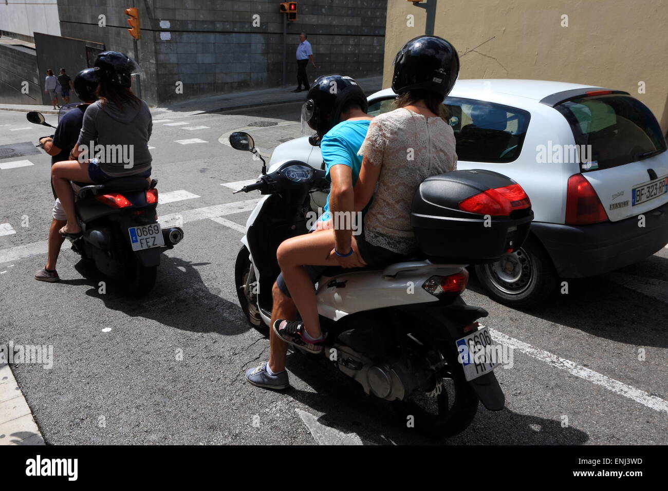 Motorradfahrer auf der Straße von Barcelona, Katalonien, Spanien, August 2014 Stockfoto
