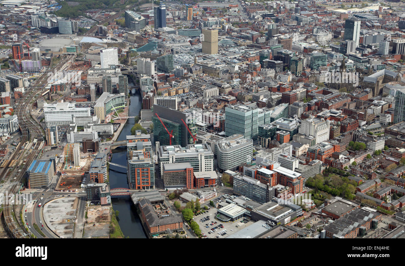 Luftaufnahme der Innenstadt von Manchester und Fluß Irwell, UK Stockfoto