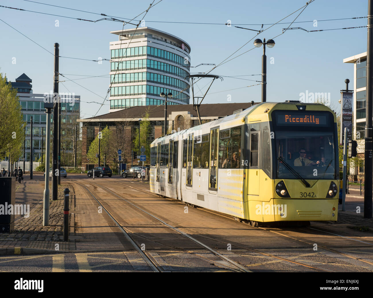 Manchester-Straßenbahn in Salford Quays. Stockfoto