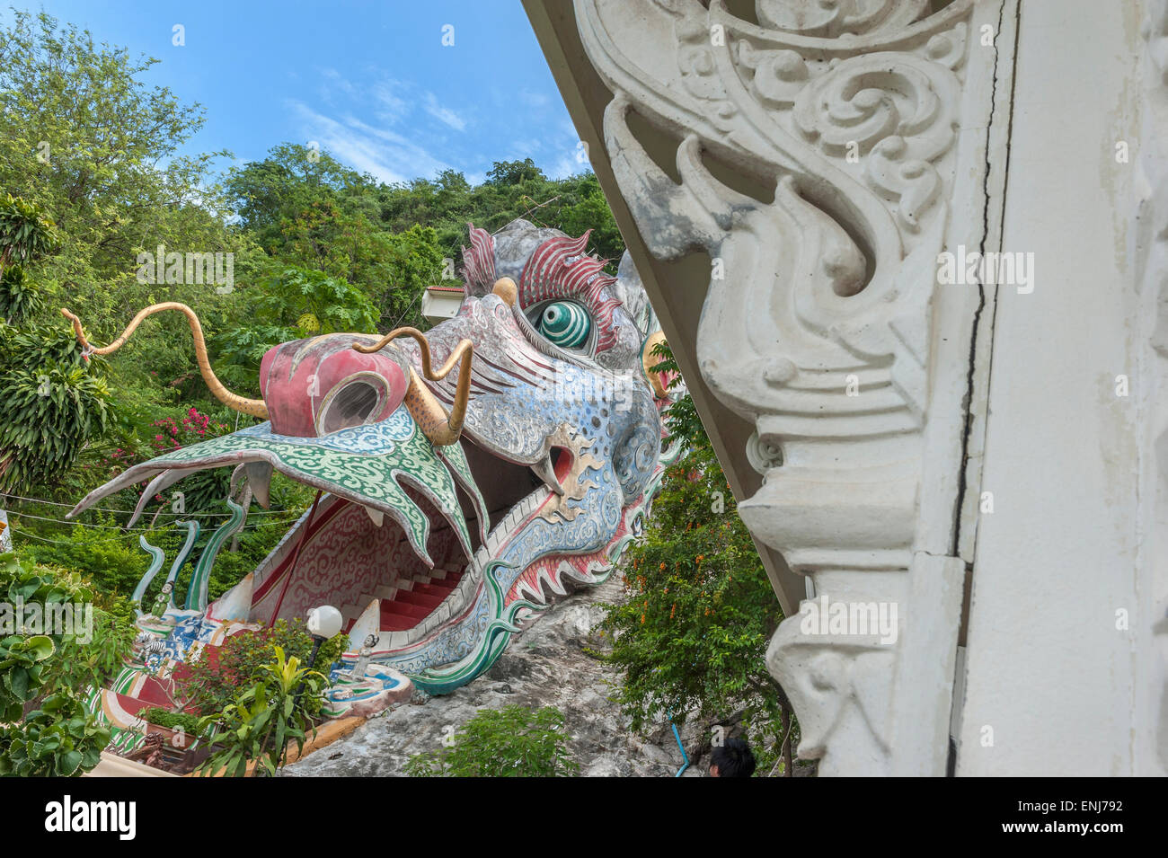 Wat Ban Tham oder der Drache Tempel. Tha Muang Viertel. Kanachanaburi. Thailand Stockfoto