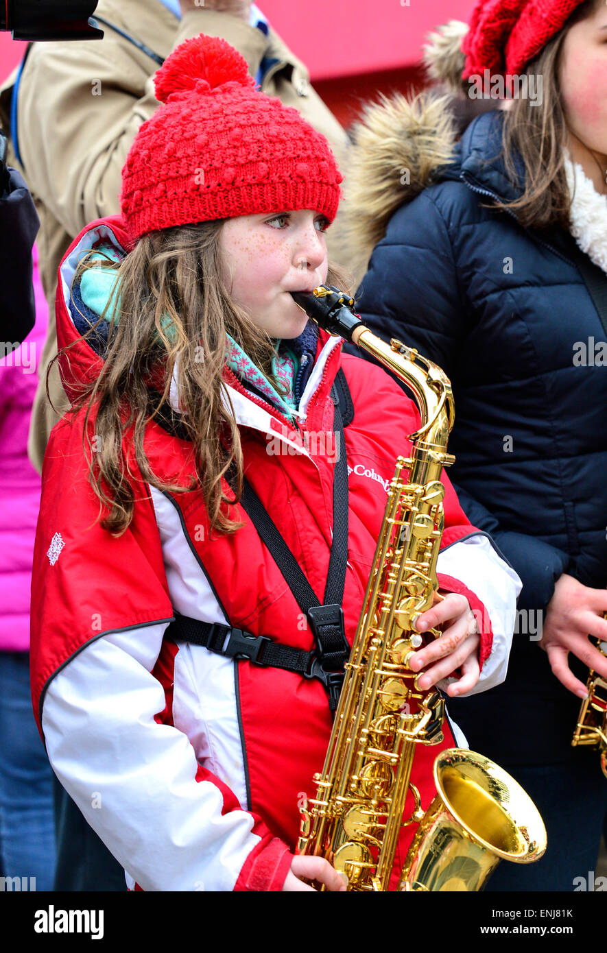 Ein junger Musiker eine Klarinette in 2015 City of Derry Jazz Festival. Stockfoto