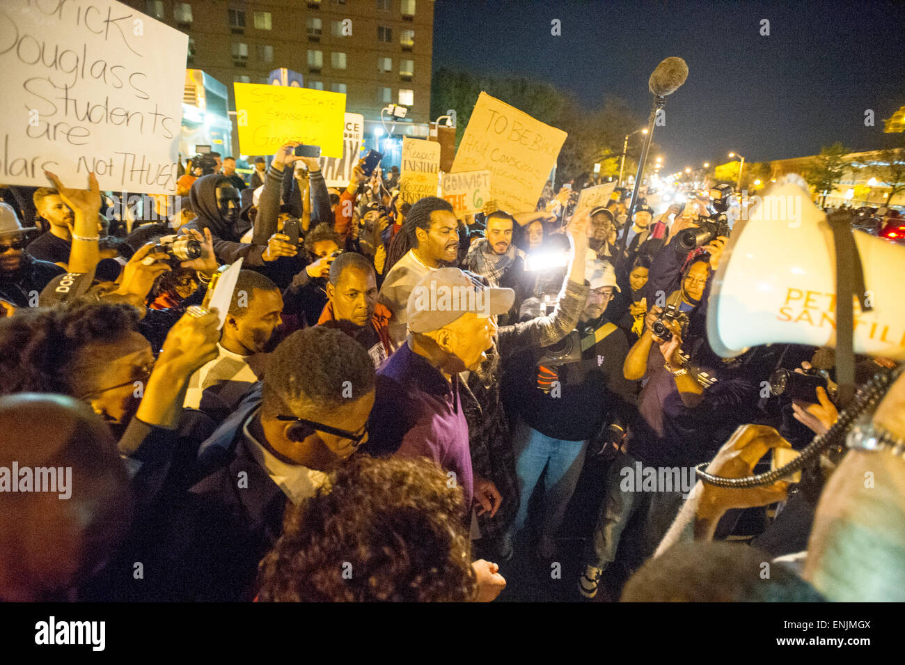BALTIMORE MARYLAND - Unruhen als Demonstranten versammeln sich an Pennsylvania und North Ave, den Tod von Freddie Gray zu protestieren. Stockfoto