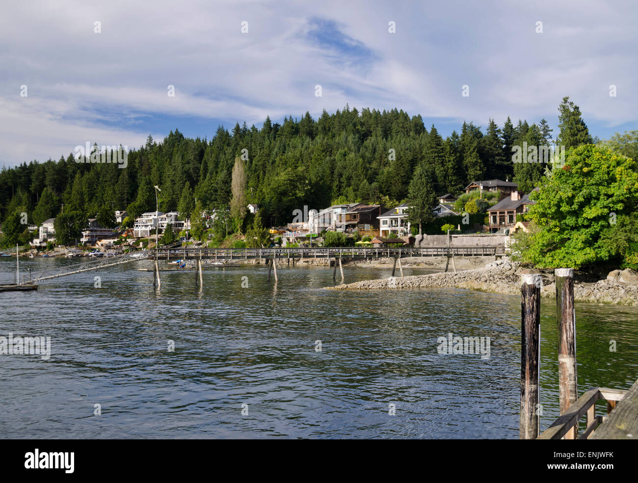 Schöne Strand Häuser entlang der Küste im Belcarra Regional Park, in North Shore von Greater Vancouver. Stockfoto
