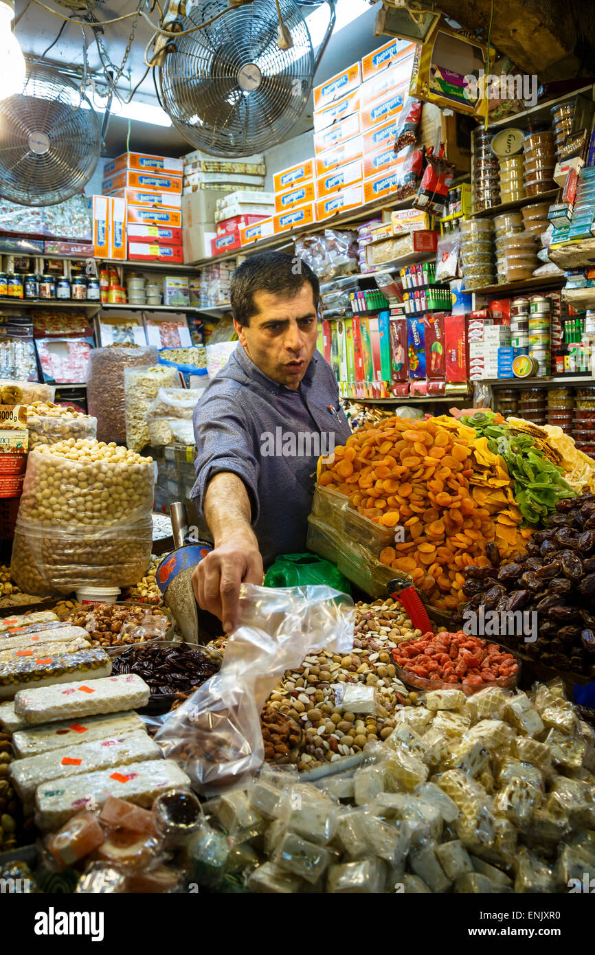 Shoppen Sie in den arabischen Souk, Markthalle, im muslimischen Viertel der Altstadt, Jerusalem, Israel, Nahost Stockfoto