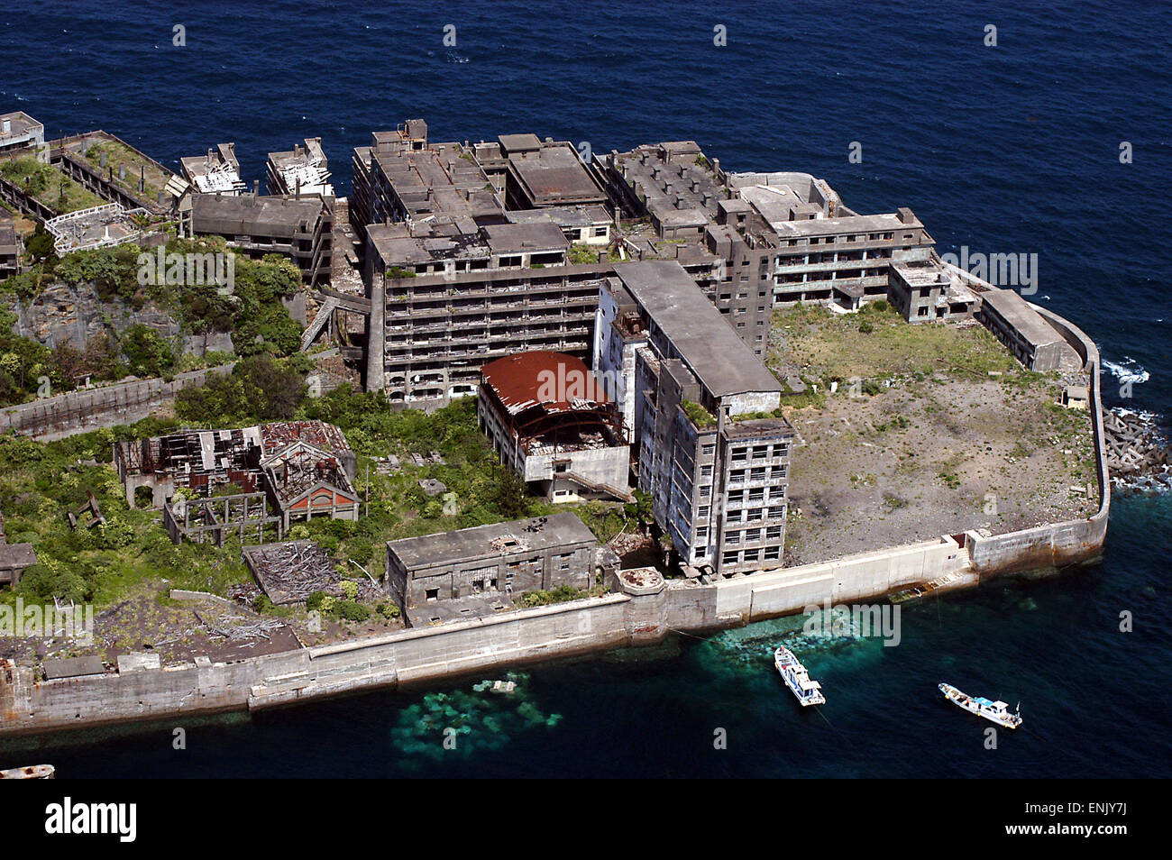 Hashima, Nagasaki, Japan. Auch bekannt als Gunkanjima (Schlachtschiff-Insel), es müssen Kohleminen genutzt und beherbergte über 4.000 Einwohner. Nachdem es in der Mitte des 20. Jahrhunderts aufgegeben wurde die Stadt verwandelte sich in eine Geisterstadt. Stockfoto