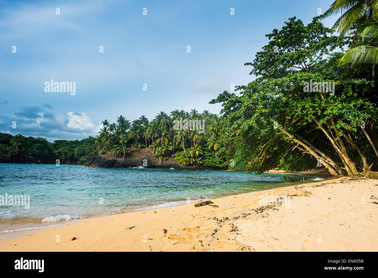 Strand von Praia Piscina an der Südküste von São Tomé, Sao Tome und Principe, Atlantik, Afrika Stockfoto