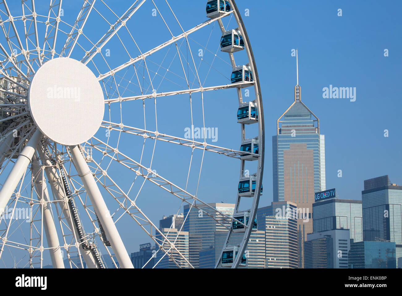 Riesenrad und Wan Chai Skyline von Hong Kong Island, Hongkong, China, Asien Stockfoto
