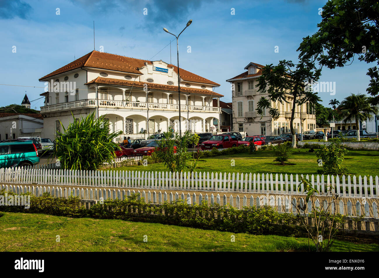 Kolonialen Gebäuden auf dem Unabhängigkeitsplatz in der Stadt São Tomé, Sao Tome und Principe, Atlantik, Afrika Stockfoto