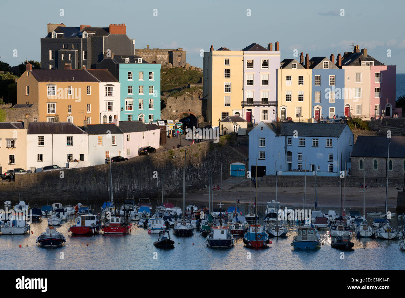 Blick über Hafen, Tenby, Carmarthen Bay, Pembrokeshire, Wales, Vereinigtes Königreich, Europa Stockfoto