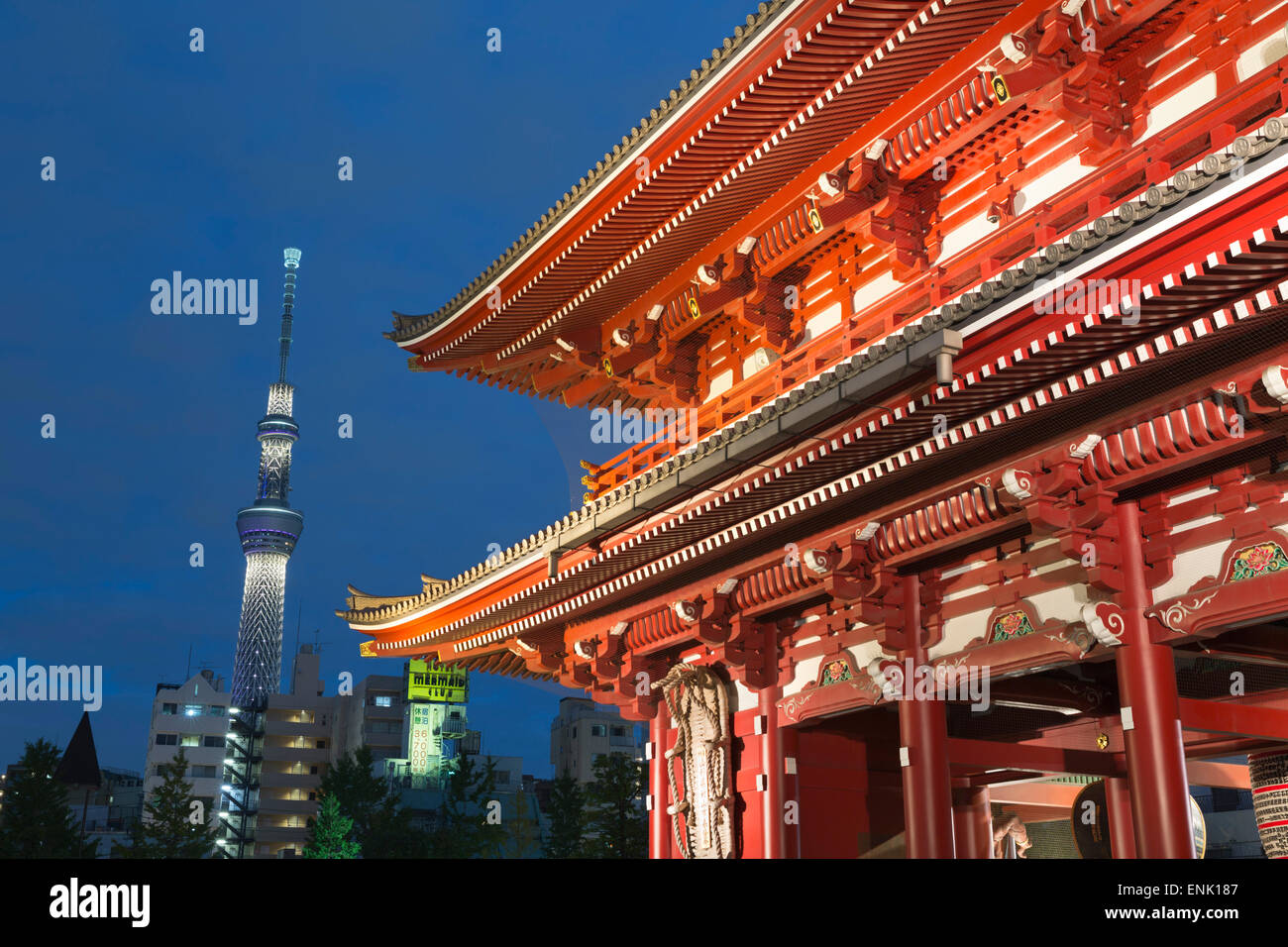 Senso-Ji Tempel und Skytree Turm bei Nacht, Asakusa, Tokio, Japan, Asien Stockfoto