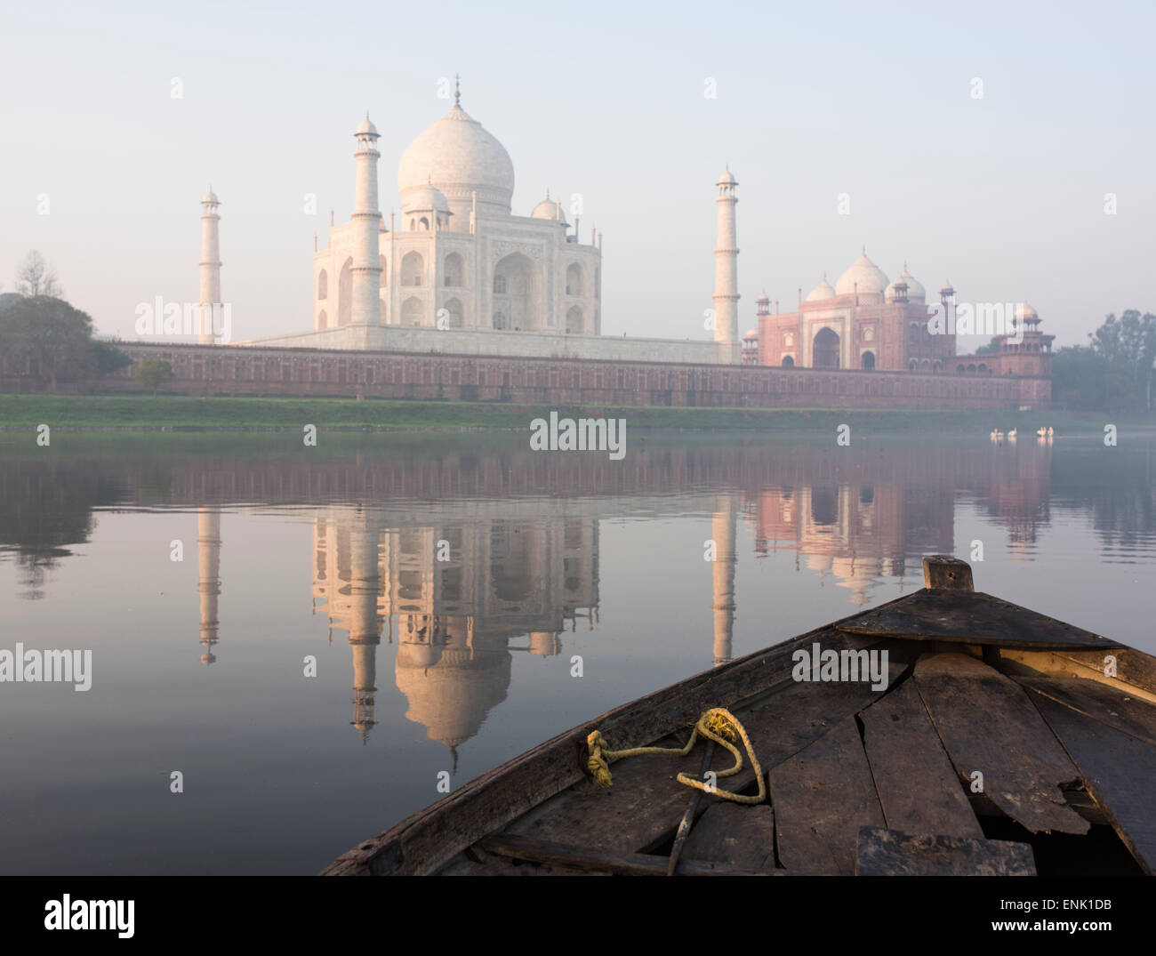 Morgendämmerung auf das Taj Mahal von Yamuna Fluß, UNESCO-Weltkulturerbe, Agra, Uttar Pradesh, Indien, Asien Stockfoto