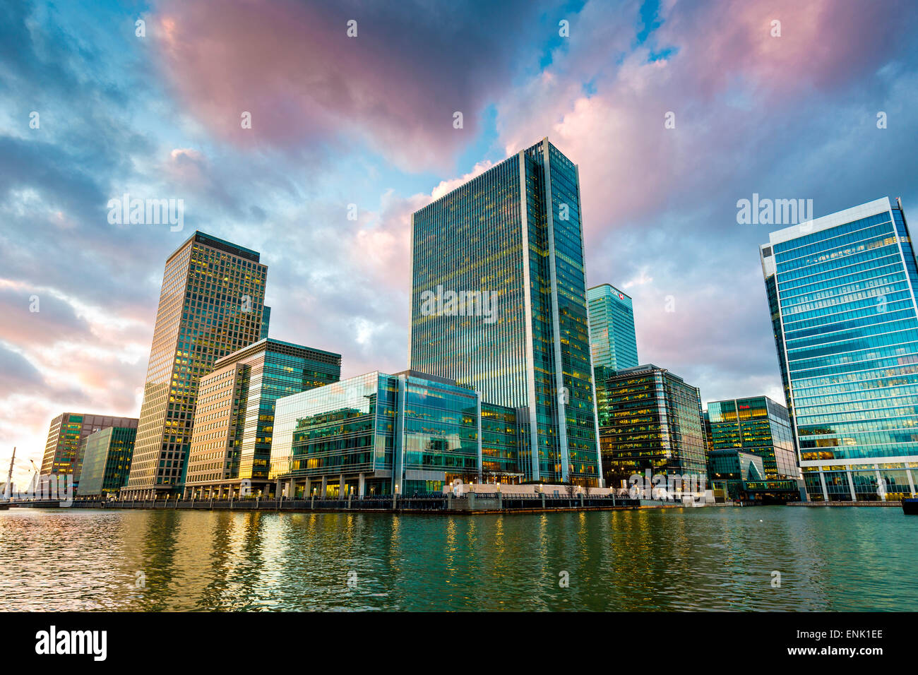 Canary Wharf in der Abenddämmerung, Docklands, London, England, Vereinigtes Königreich, Europa Stockfoto