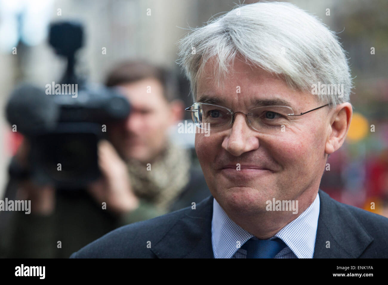 Vereinigtes Königreich, London: Ehemalige Regierung chief Whip Andrew Mitchell erscheint vor dem High Court am 17. November 2014, die News Group Newspapers über einen Artikel zu verklagen, die in der Sonne über die 'Plebgate' Vorfall erschienen. Andrew Mitchell ist selbst in Bezug auf Aussagen machte er über den verbalen Austausch stattfand vor den Toren der Downing Street von PC Toby Rowland verklagt. Stockfoto