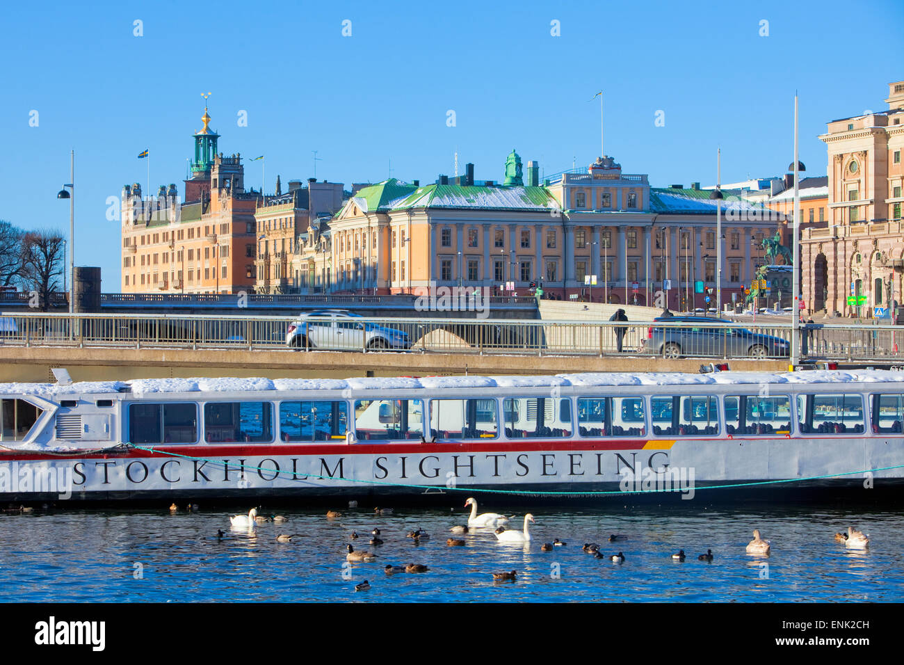 Schweden, Stockholm - Sightseeing-Boot für den Winter in der Stadt verankert. Stockfoto