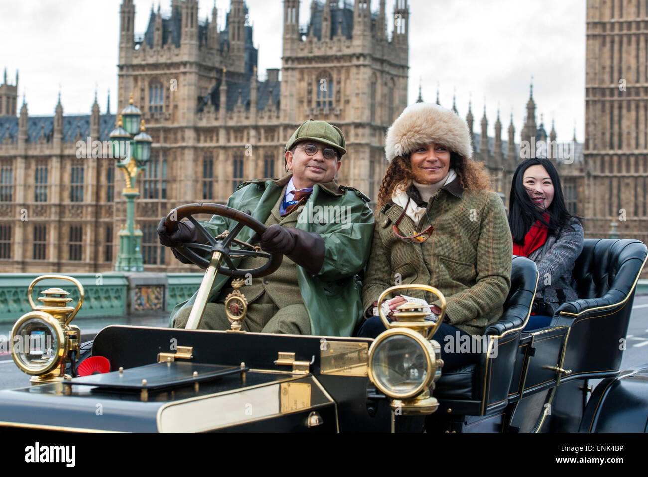 Motor Oldtimer Rennen quer durch Westminster Bridge während des Bonhams London to Brighton Veteran Car Run.  Mitwirkende: Ansicht, Teilnehmer wo: London, Vereinigtes Königreich bei: 2. November 2014 Stockfoto