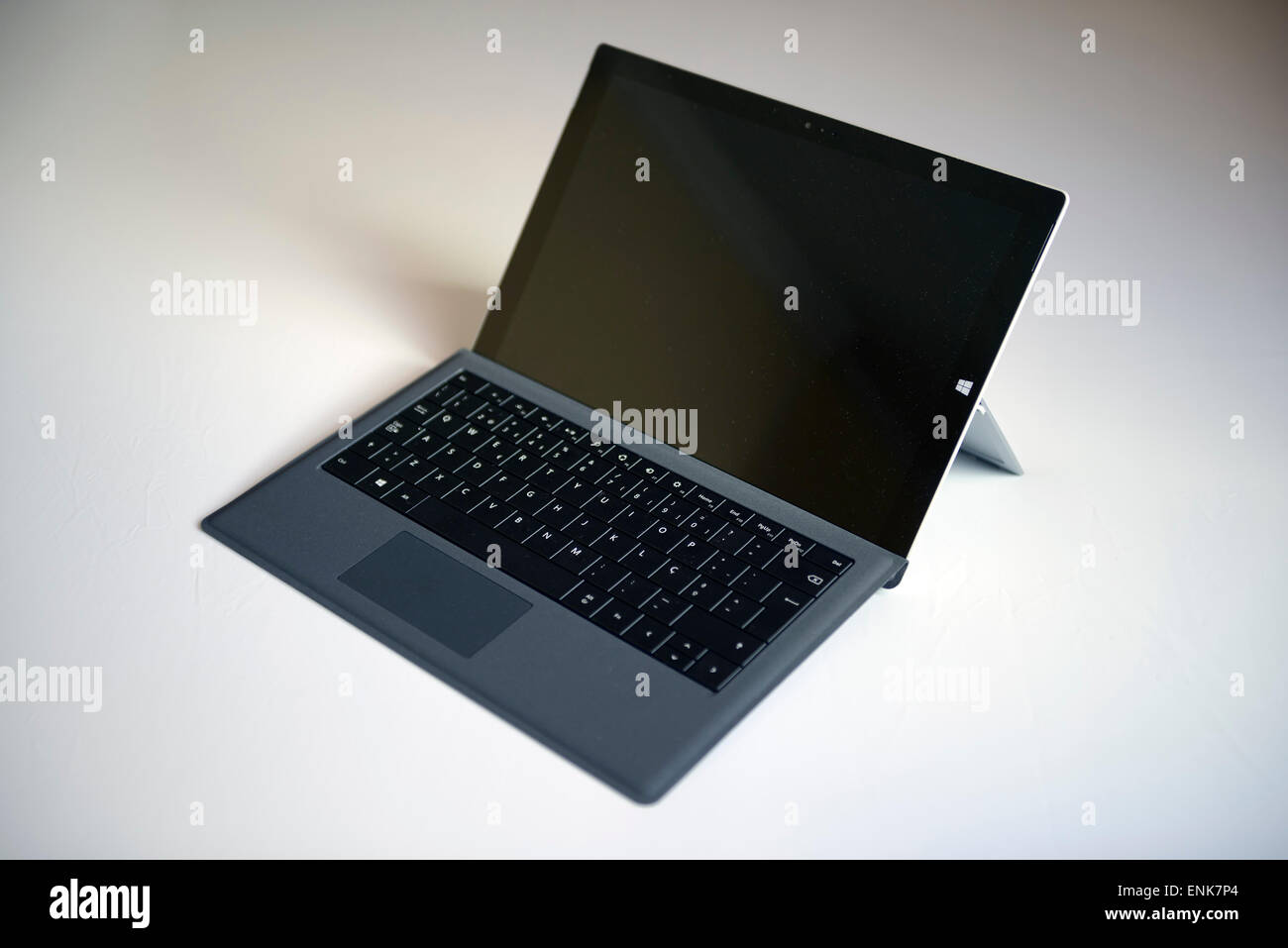 Microsoft Surface Pro 3 PC Tablettcomputer isoliert auf weißem Hintergrund ausschneiden Stockfoto