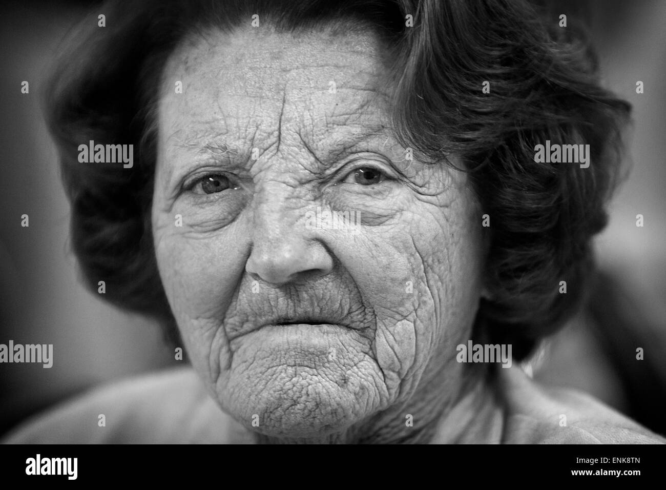 70 bis 75 jahre alt SchwarzweißStockfotos und bilder Alamy