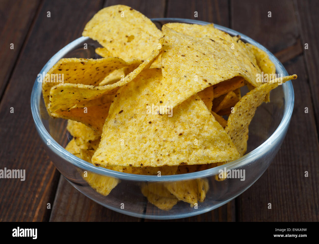 Glasschale mit Tortilla-Chips, die aus Mais hergestellt Stockfoto