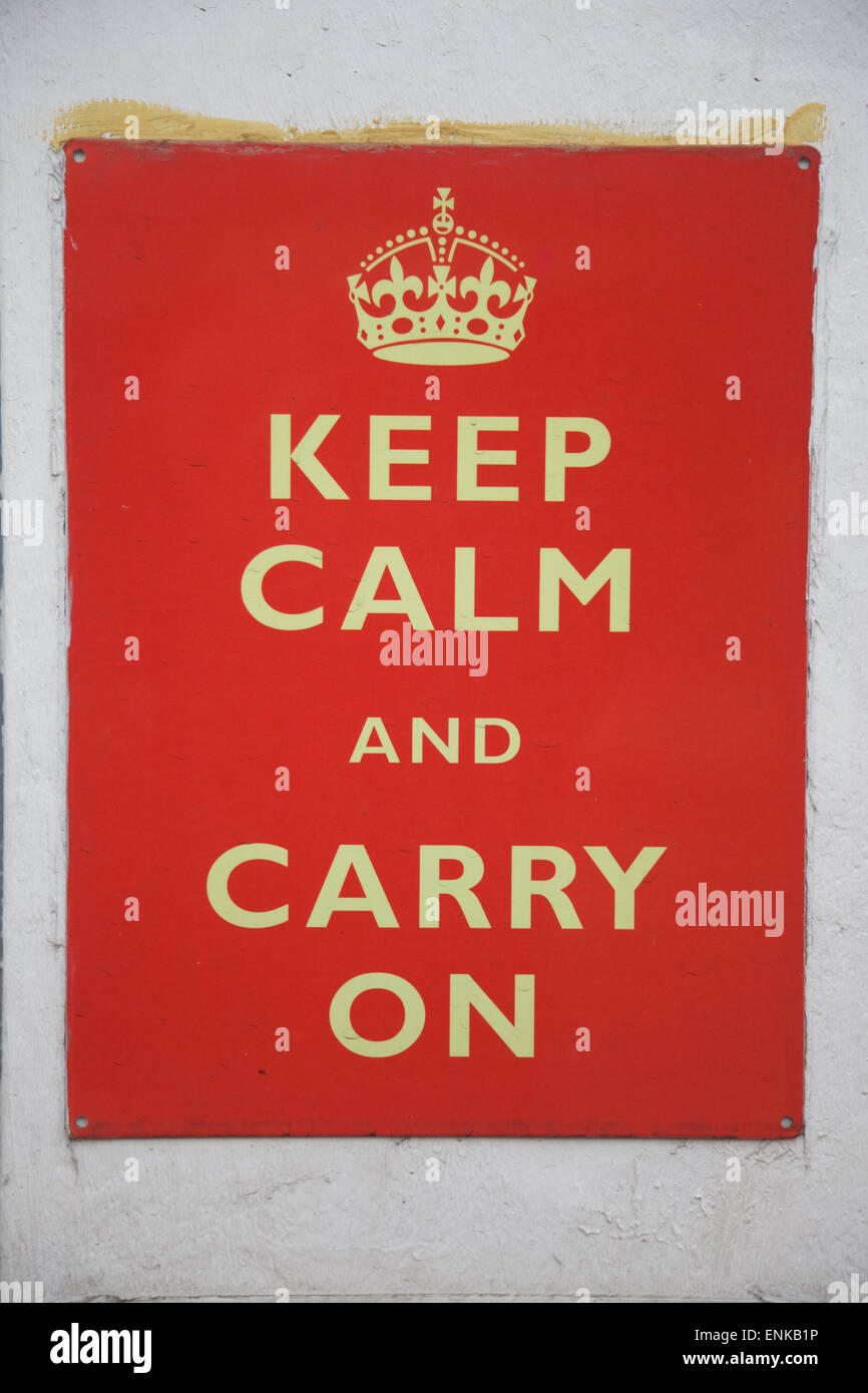 Eine alte "Keep Calm and Carry On" Anmelden an einer Wand in England Stockfoto