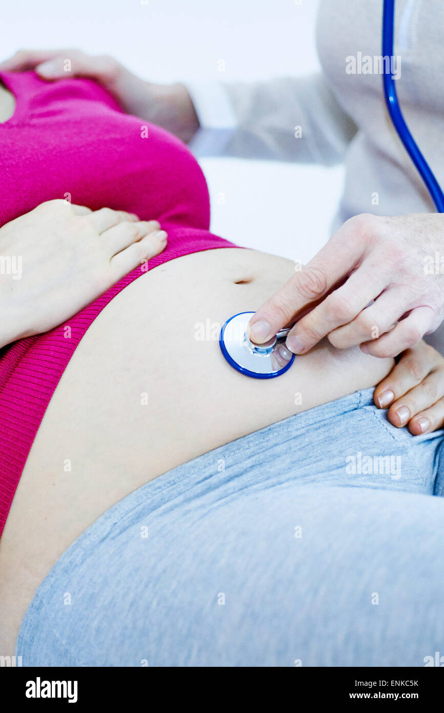 Schwangere Frau in Absprache Stockfoto