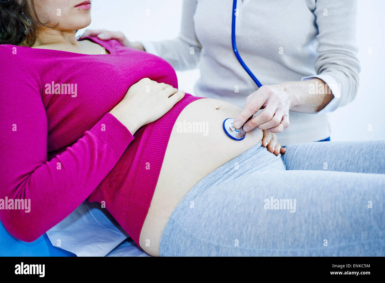 Schwangere Frau in Absprache Stockfoto