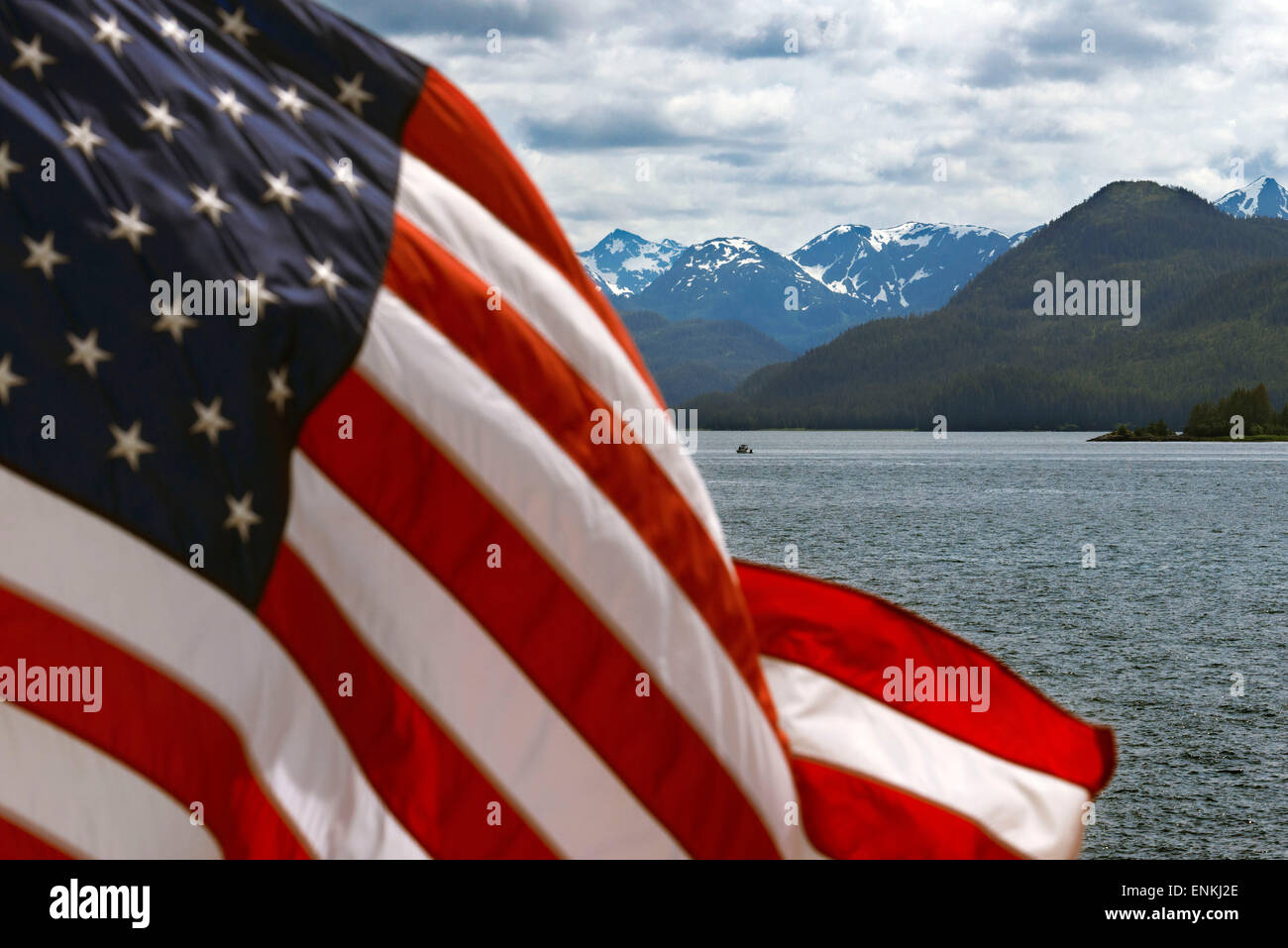 Amerikanische Flagge winken in Safari Endeavour. Icy Strait. Glacier Bay National Park and Preserve. Chichagof Island. Juneau. Südöstlich Stockfoto