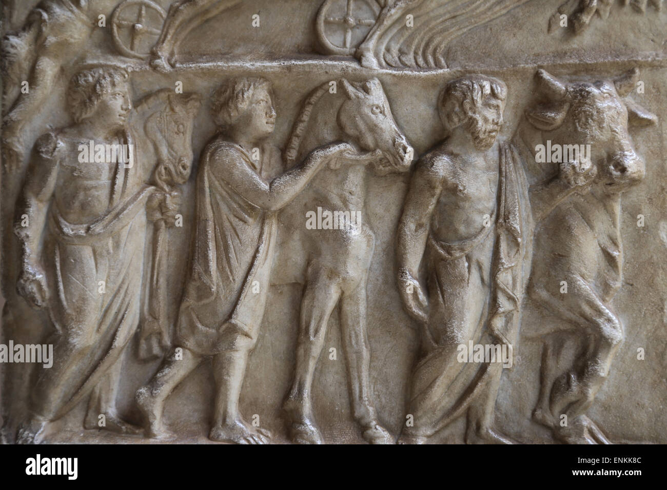 Ara Casali. Altar von Tiberius Claudius Faventinus gewidmet. Szenen aus der Trojanische sage und Legende. Prozession. 2. C. AD. Stockfoto