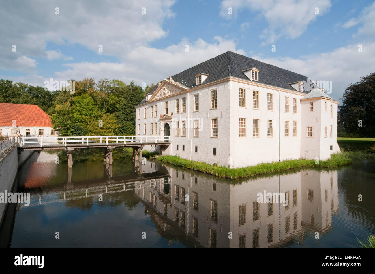 Wasserschloss, Schloss Dornum, Dornum, Nordseeküsten, Ostfriesland, Niedersachsen, Deutschland |  Wasserschloss Dornum Ostfries Stockfoto