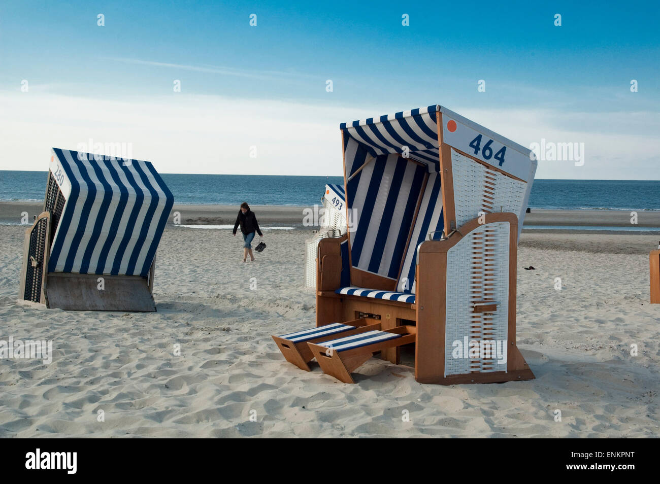 Liegestühle am Strand, Norderney, Nordsee-Insel, Ostfriesland, Niedersachsen, Deutschland Stockfoto