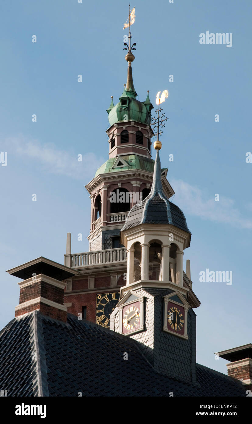 Türme mit einem Gewicht von Haus und Guild Hall, Leer, Ostfriesland, Niedersachsen, Deutschland Stockfoto