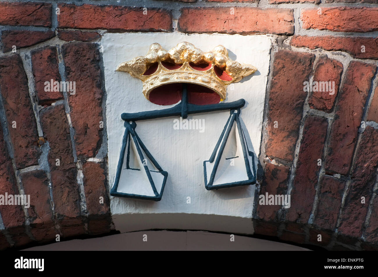 Krone und Maßstab, Altstadt, Leer, Ostfriesland, Niedersachsen, Deutschland Stockfoto