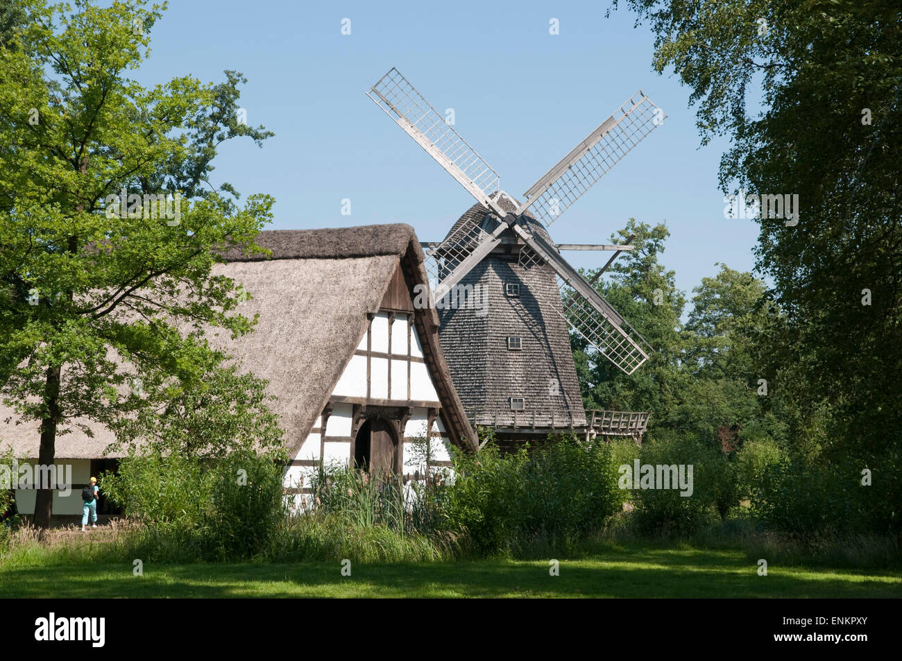 Windmühle, Open-Air Museen Museumsdorf Cloppenburg, Oldenburger Land, Niedersachsen, Deutschland Stockfoto