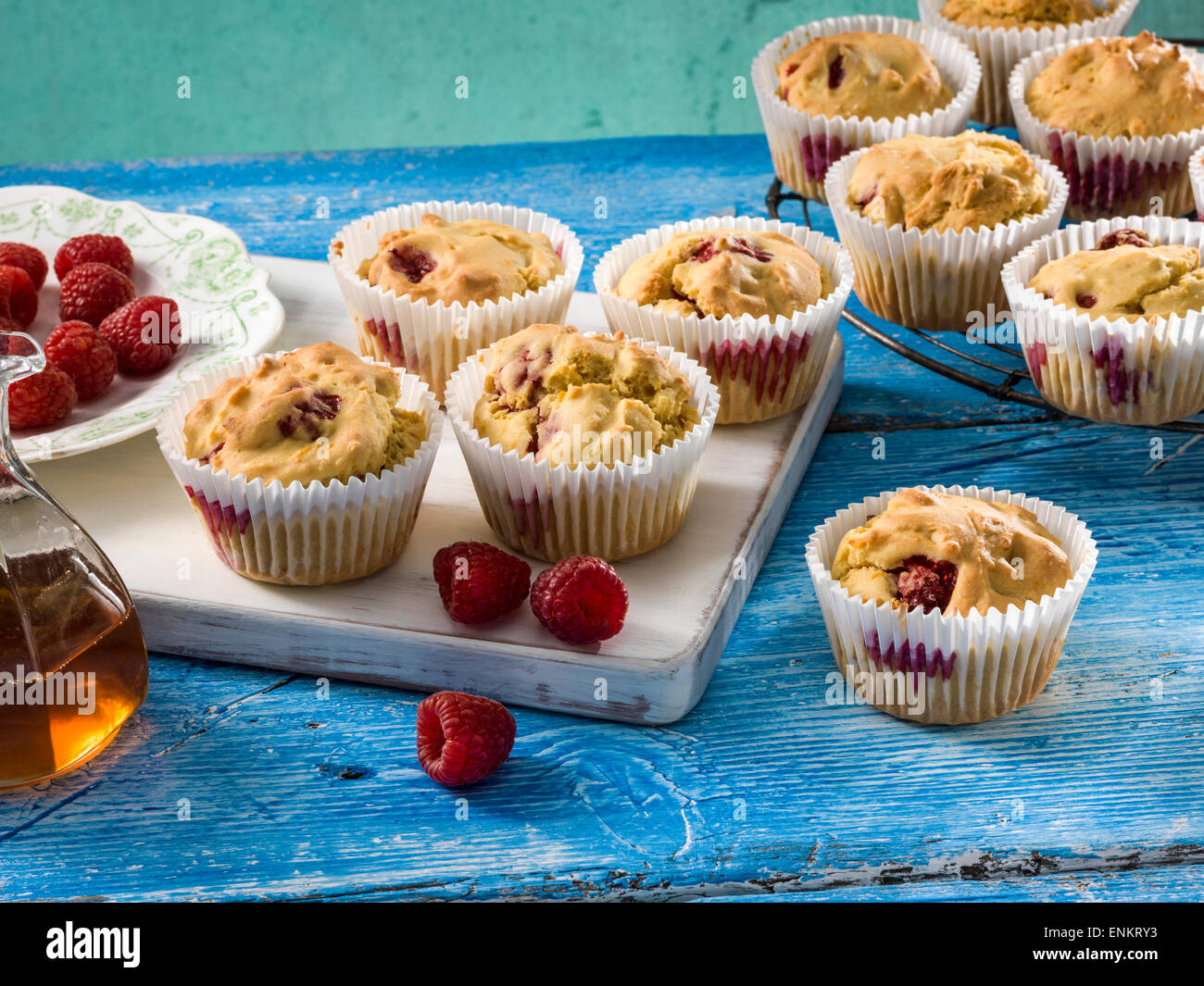 Beeren-Maisbrot-muffins Stockfoto