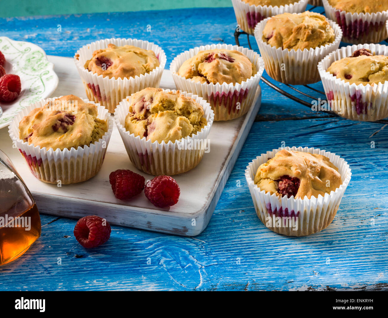 Beeren-Maisbrot-muffins Stockfoto