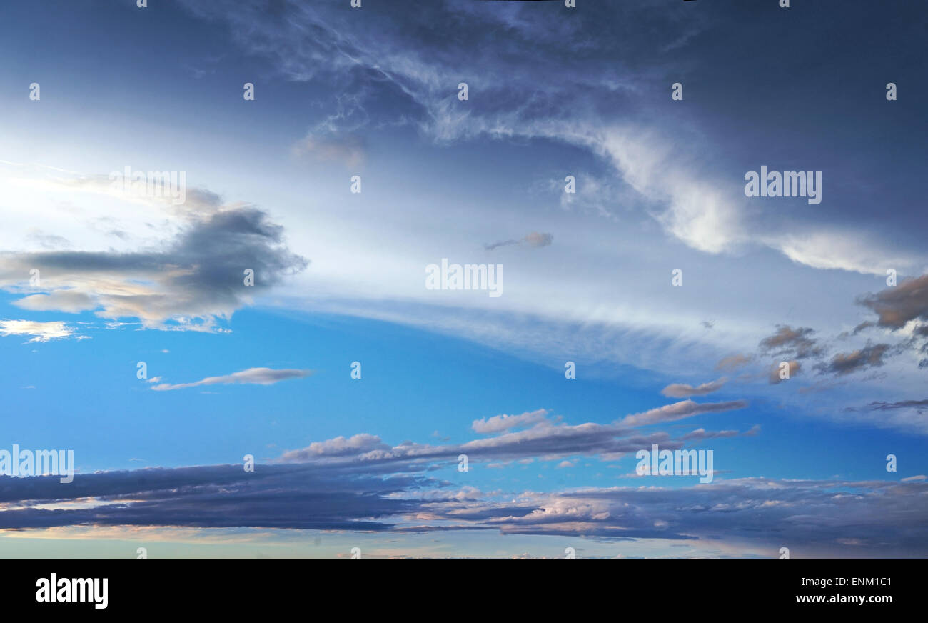 blauer Himmel und Wolken Stockfoto