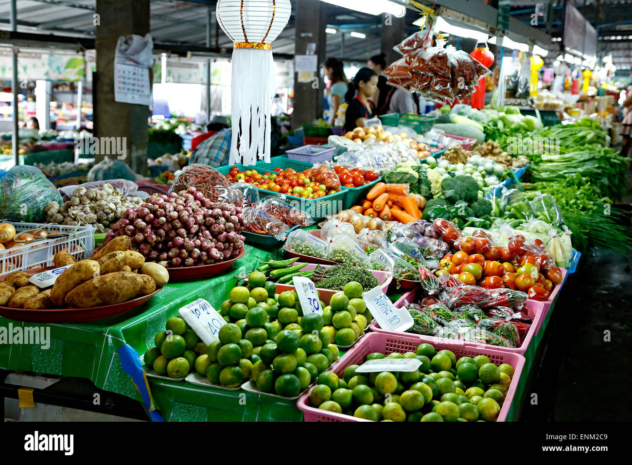 Produkten steht, Ruam Chock Markt, Chiang Mai, Thailand Stockfoto
