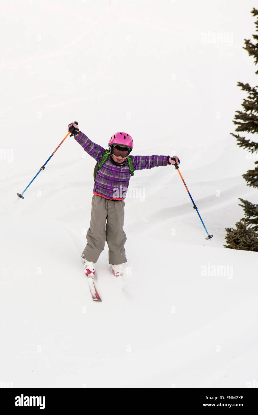 Ein Mädchen-Skitouren in der Nähe von Molas Pass oben Silverton, Colorado. Stockfoto