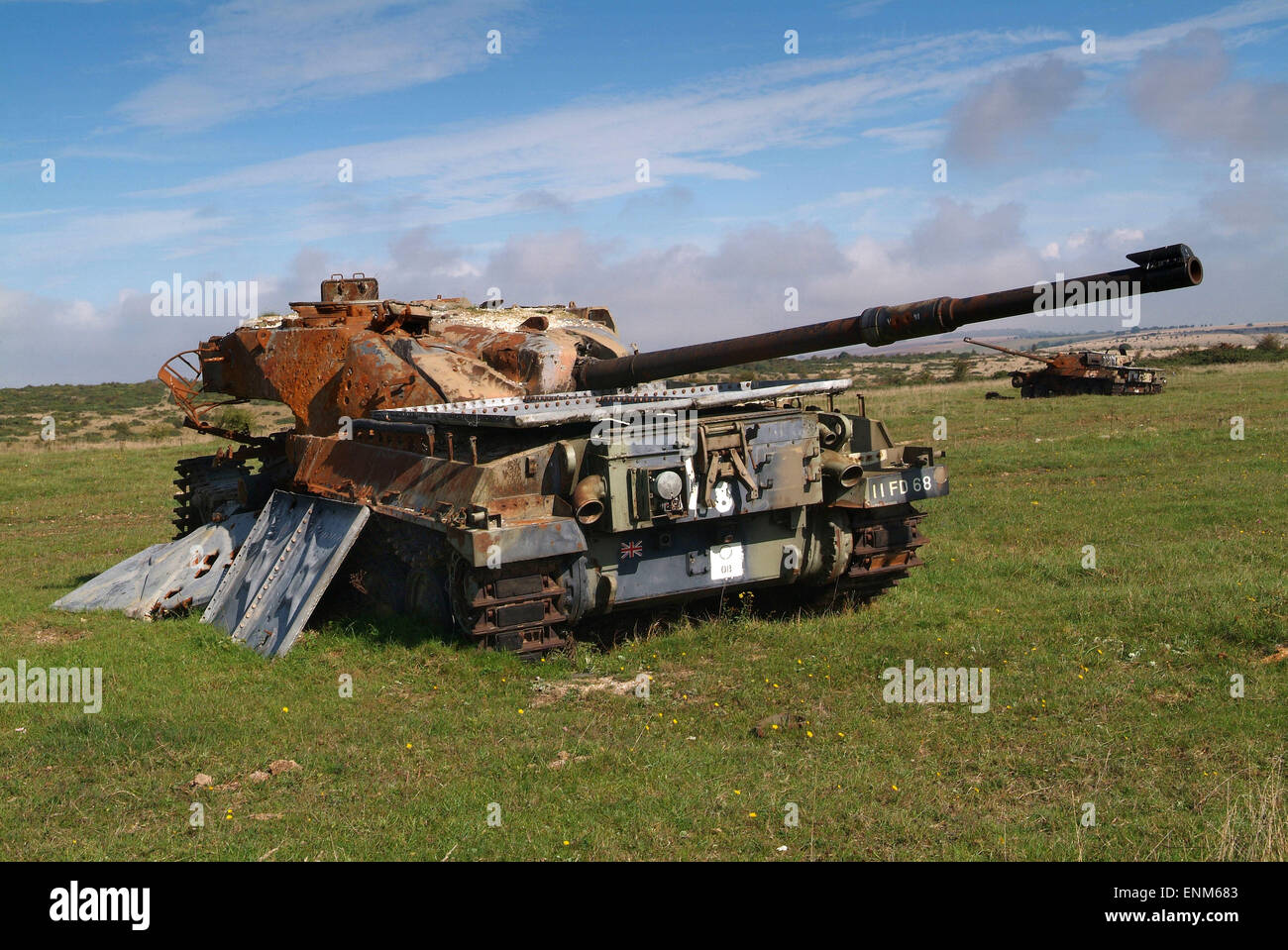 Salisbury Plain, Wiltshire, UK, von der britischen Armee als Truppenübungsplatz genutzt. Bilder zeigen redundante Chieftan Tanks verwendet als Ziele und Zeichen Stockfoto