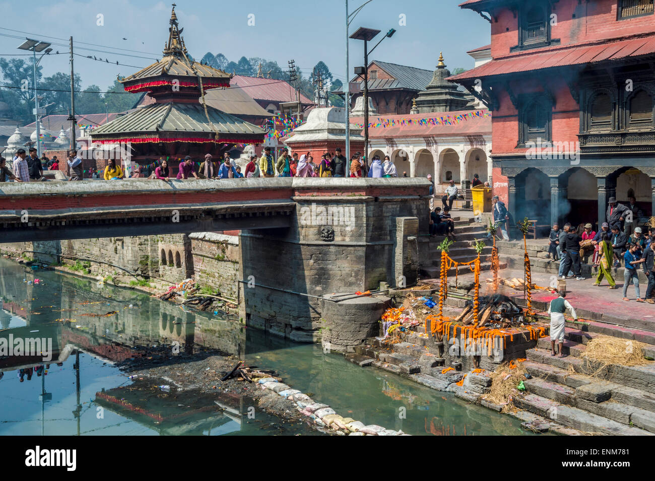 Feuerbestattung-Zeremonie im Pashupatinath Tempel in Kathmandu Stockfoto