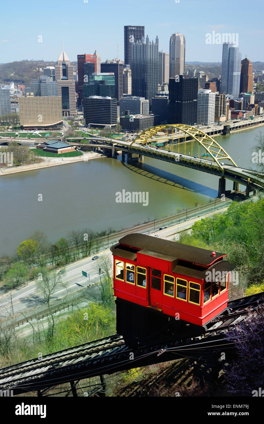 Die Duquesne Incline, Pittsburgh, Pennsylvania, mit den Monongahela Fluss und Stadt Pittsburgh skyline Stockfoto