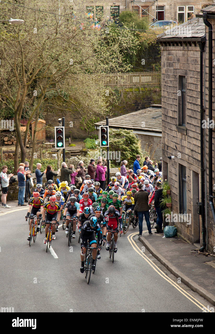 Fahrer der Tour de Yorkshire auf Keighley Straße Hebden Bridge Yorkshire Stockfoto