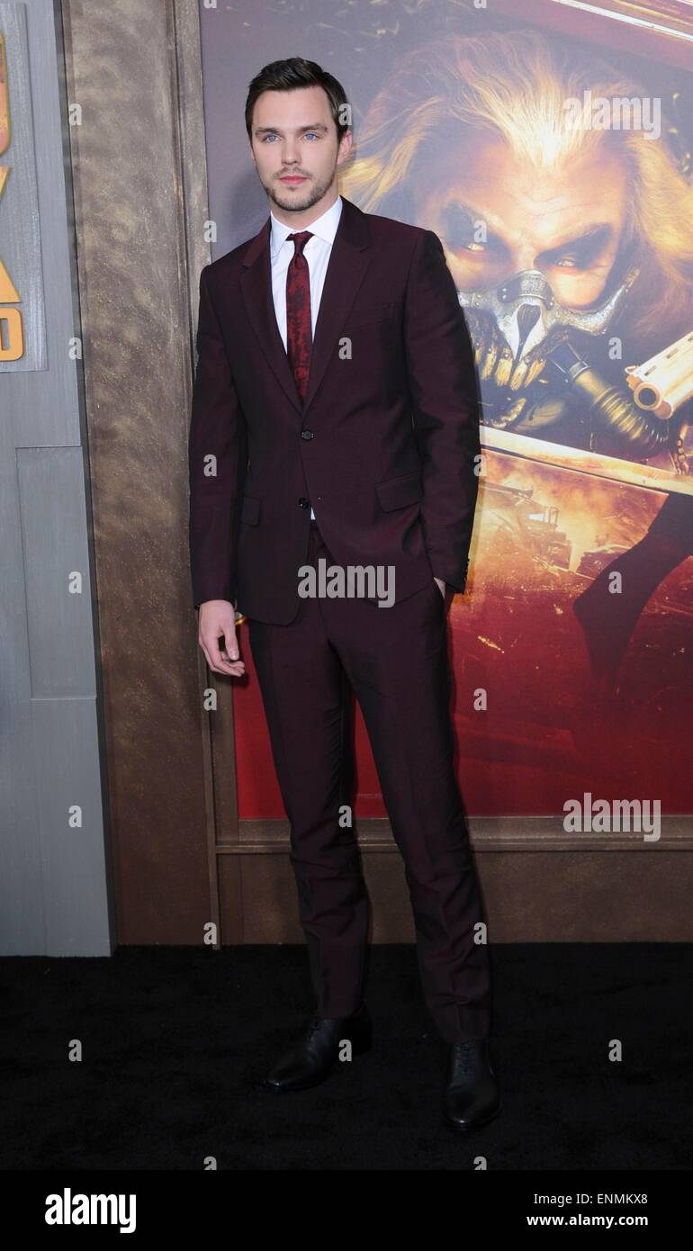 Los Angeles, Kalifornien, USA. 7. Mai 2015. Nicholas Hoult im Ankunftsbereich für MAD MAX: FURY ROAD Premiere, TCL Chinese 6 Sälen (ehemals Grauman), Los Angeles, CA 7. Mai 2015. Bildnachweis: Everett Collection Inc/Alamy Live-Nachrichten Stockfoto