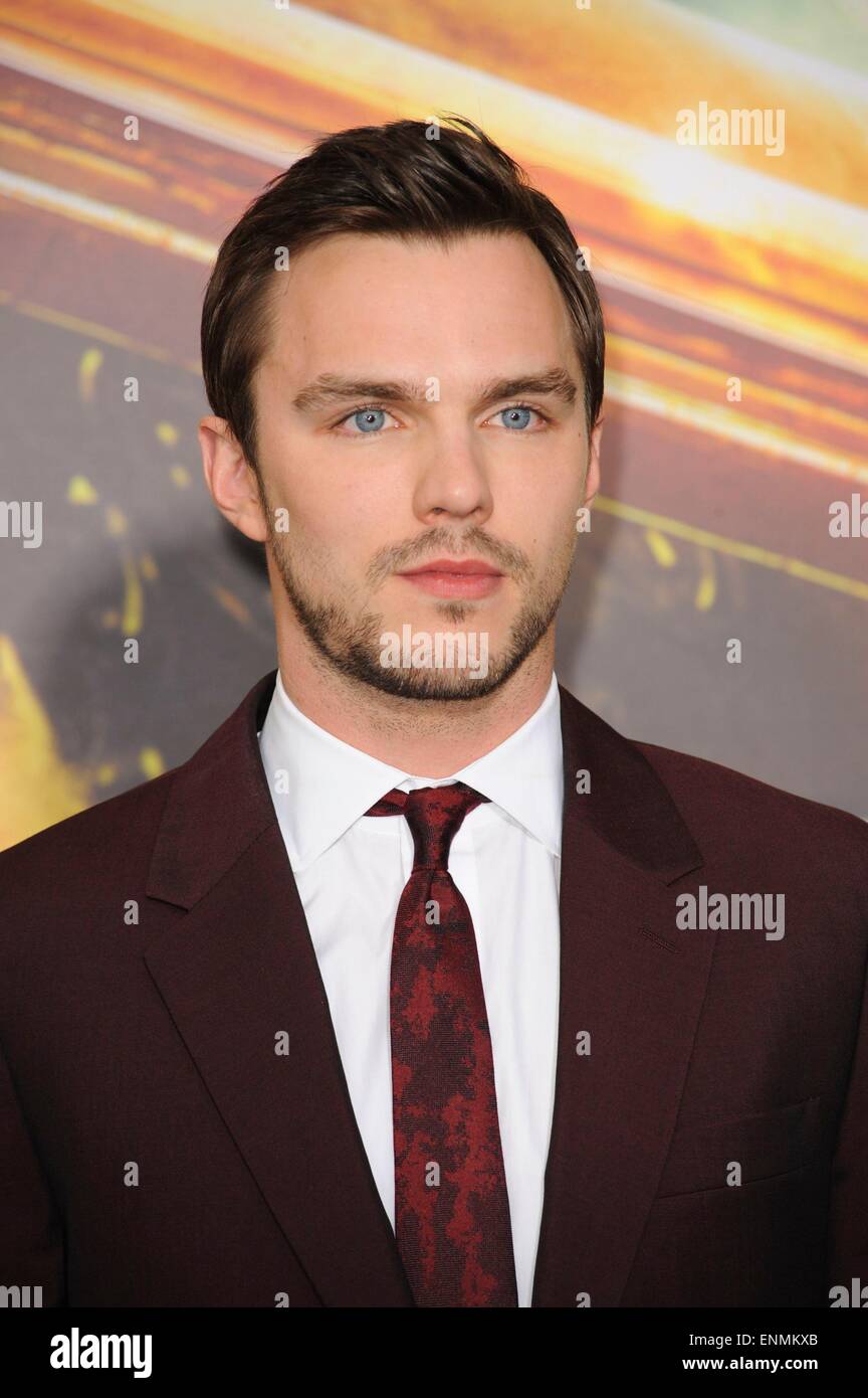 Los Angeles, Kalifornien, USA. 7. Mai 2015. Nicholas Hoult im Ankunftsbereich für MAD MAX: FURY ROAD Premiere, TCL Chinese 6 Sälen (ehemals Grauman), Los Angeles, CA 7. Mai 2015. Bildnachweis: Everett Collection Inc/Alamy Live-Nachrichten Stockfoto