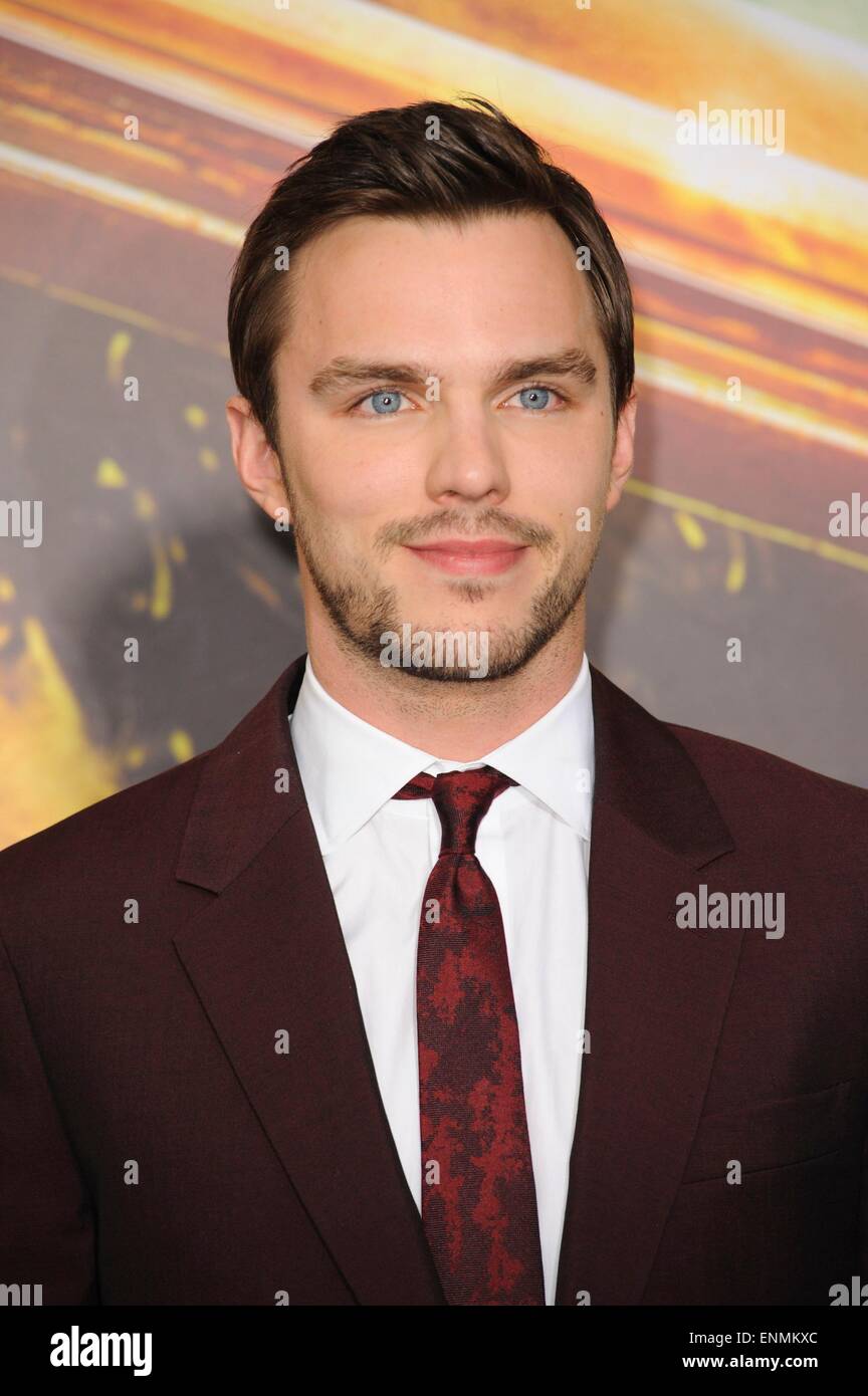 Los Angeles, Kalifornien, USA. 7. Mai 2015. Nicholas Hoult im Ankunftsbereich für MAD MAX: FURY ROAD Premiere, TCL Chinese 6 Sälen (ehemals Grauman), Los Angeles, CA 7. Mai 2015. Bildnachweis: Everett Collection Inc/Alamy Live-Nachrichten Stockfoto